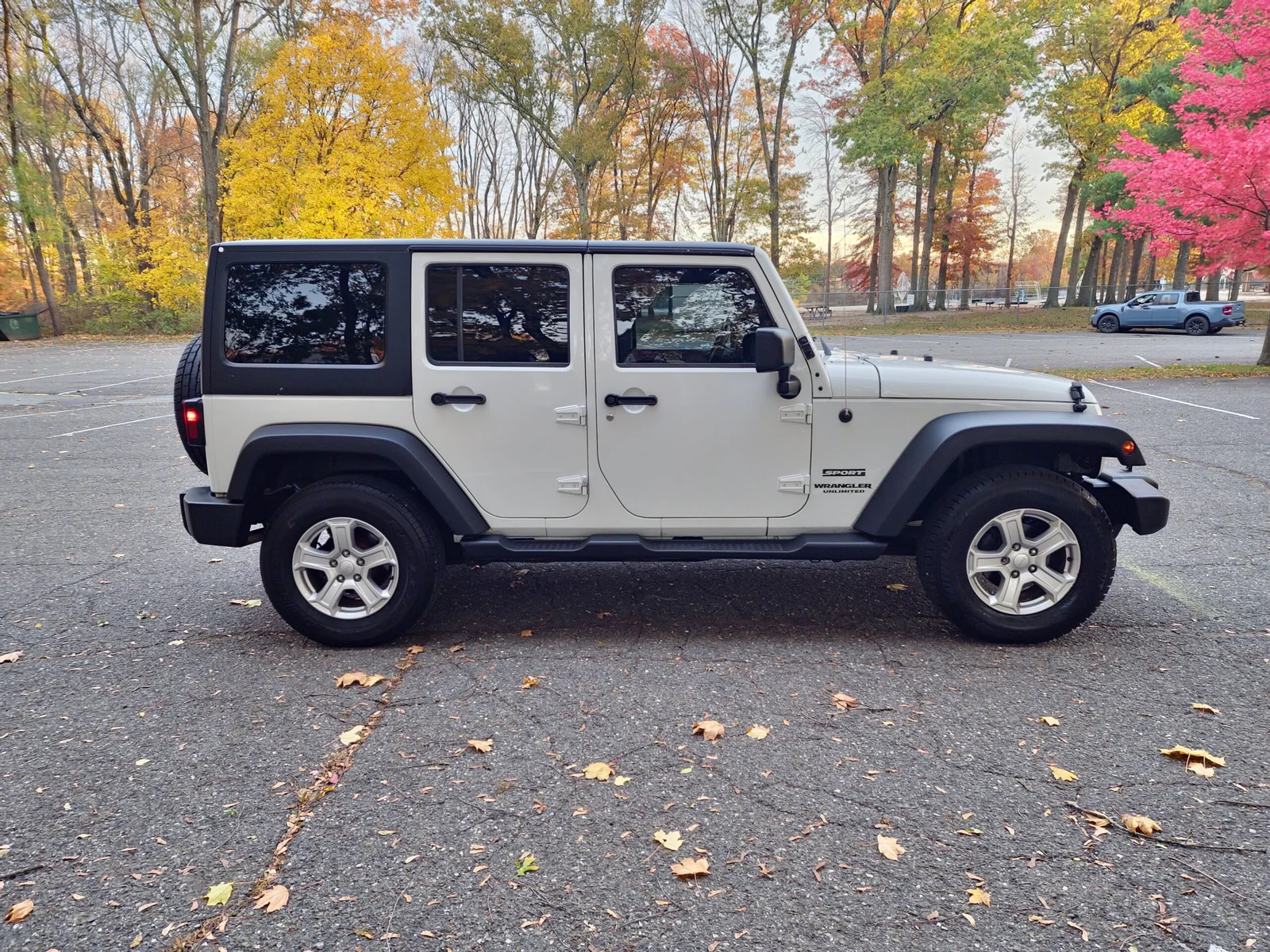 
								2012 Jeep Wrangler Unlimited Sport full									
