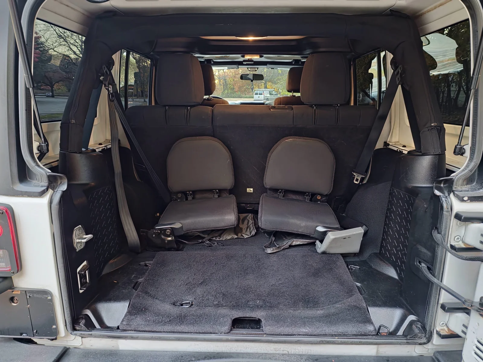 
								2012 Jeep Wrangler Unlimited Sport full									