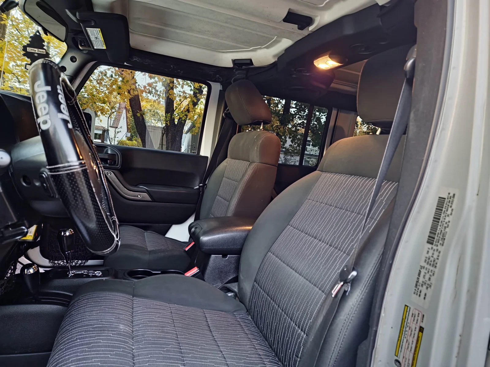 
								2012 Jeep Wrangler Unlimited Sport full									