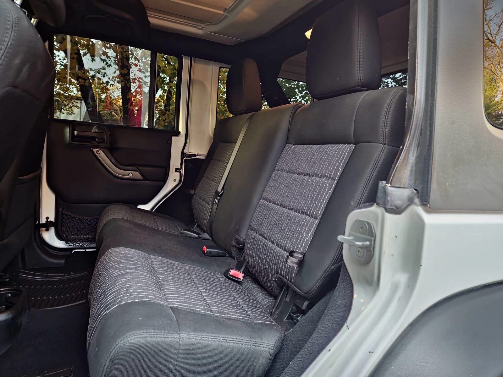 
								2012 Jeep Wrangler Unlimited Sport full									