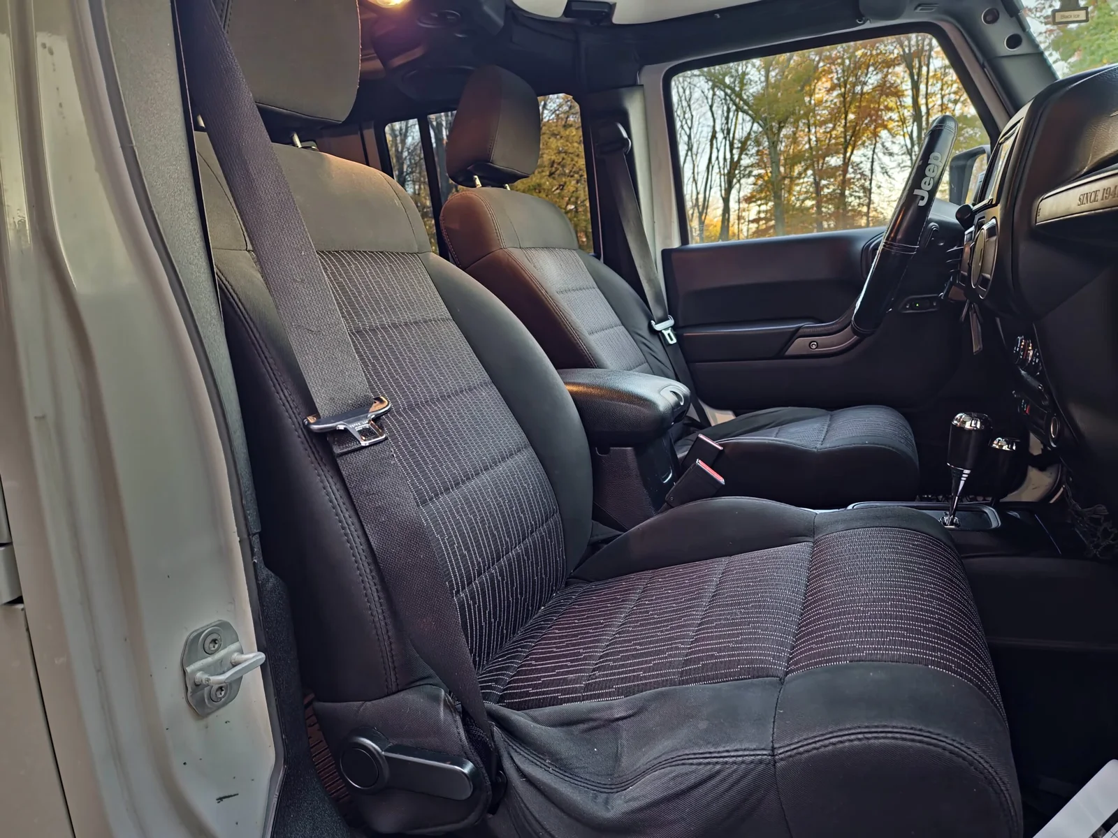 
								2012 Jeep Wrangler Unlimited Sport full									