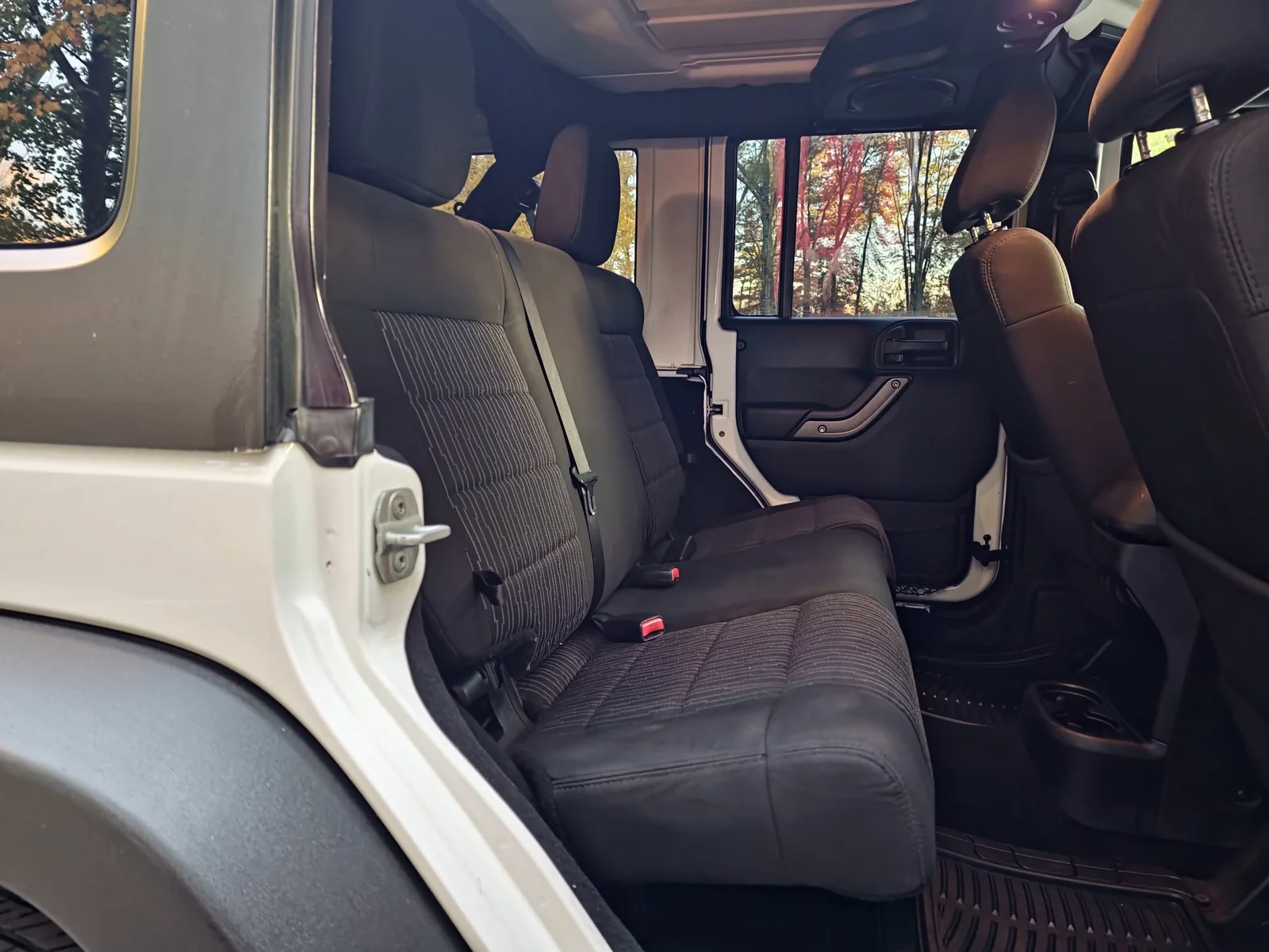 
								2012 Jeep Wrangler Unlimited Sport full									