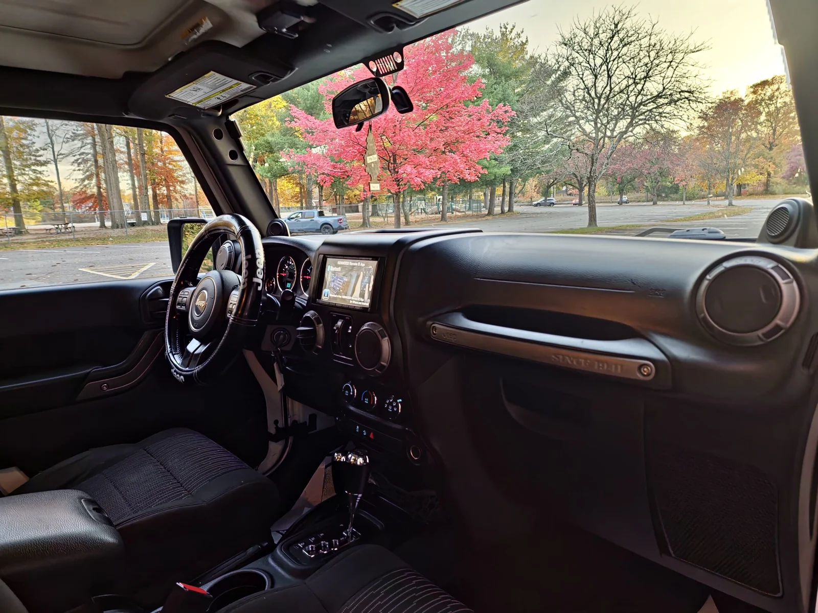 
								2012 Jeep Wrangler Unlimited Sport full									