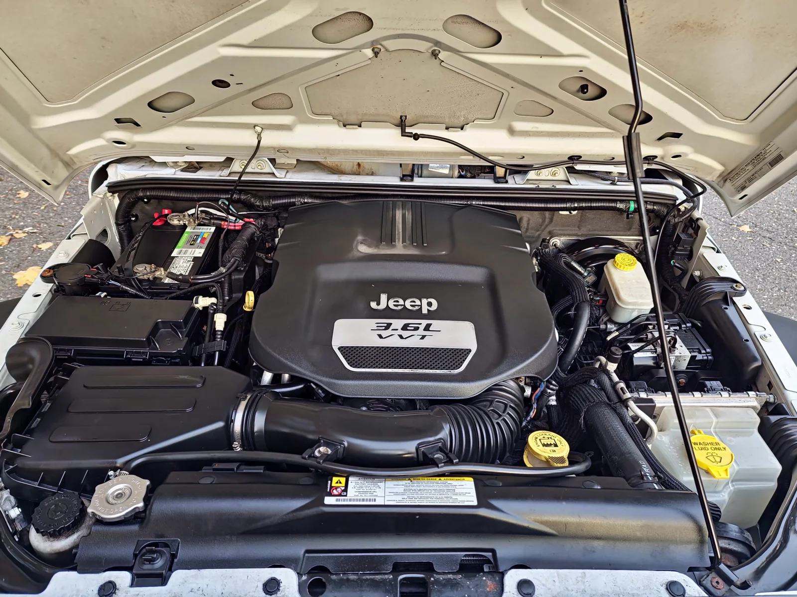 
								2012 Jeep Wrangler Unlimited Sport full									