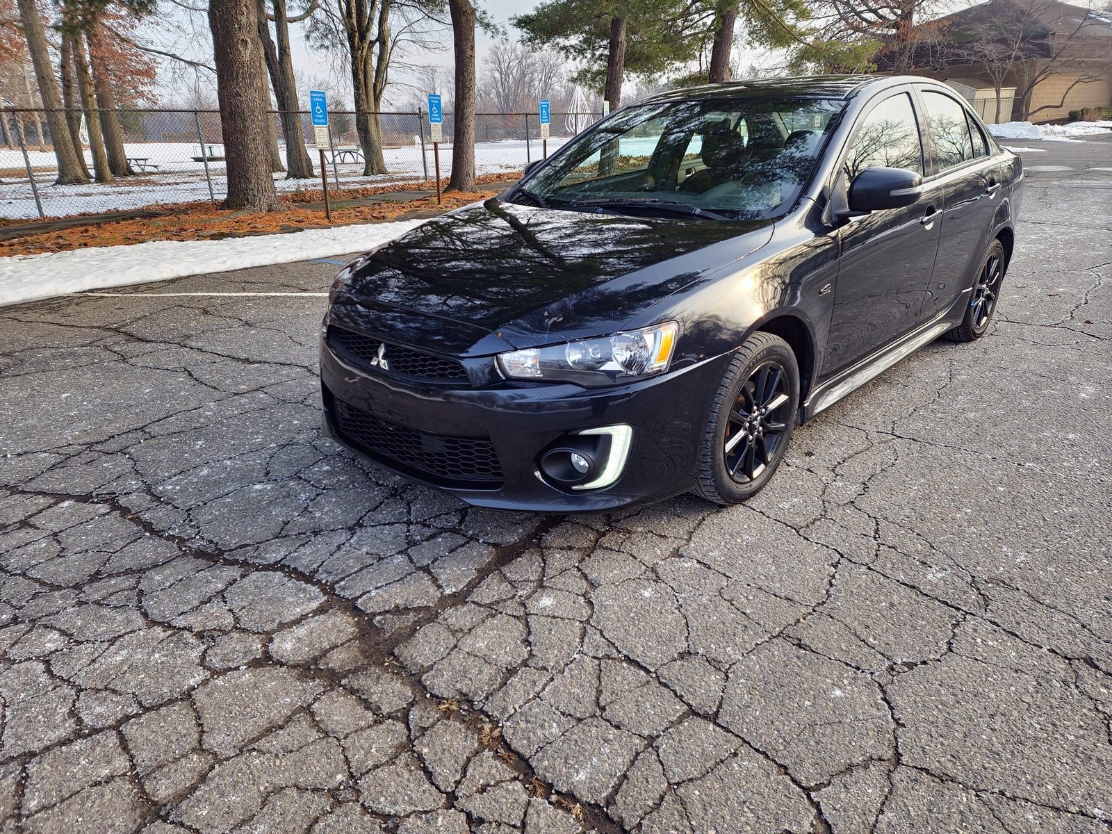 
								2017 Mitsubishi Lancer LE full									