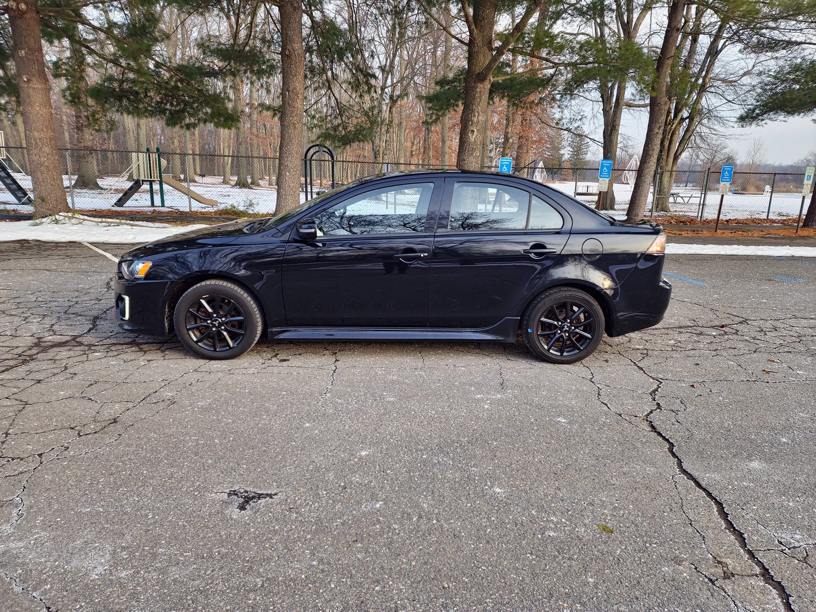 
								2017 Mitsubishi Lancer LE full									