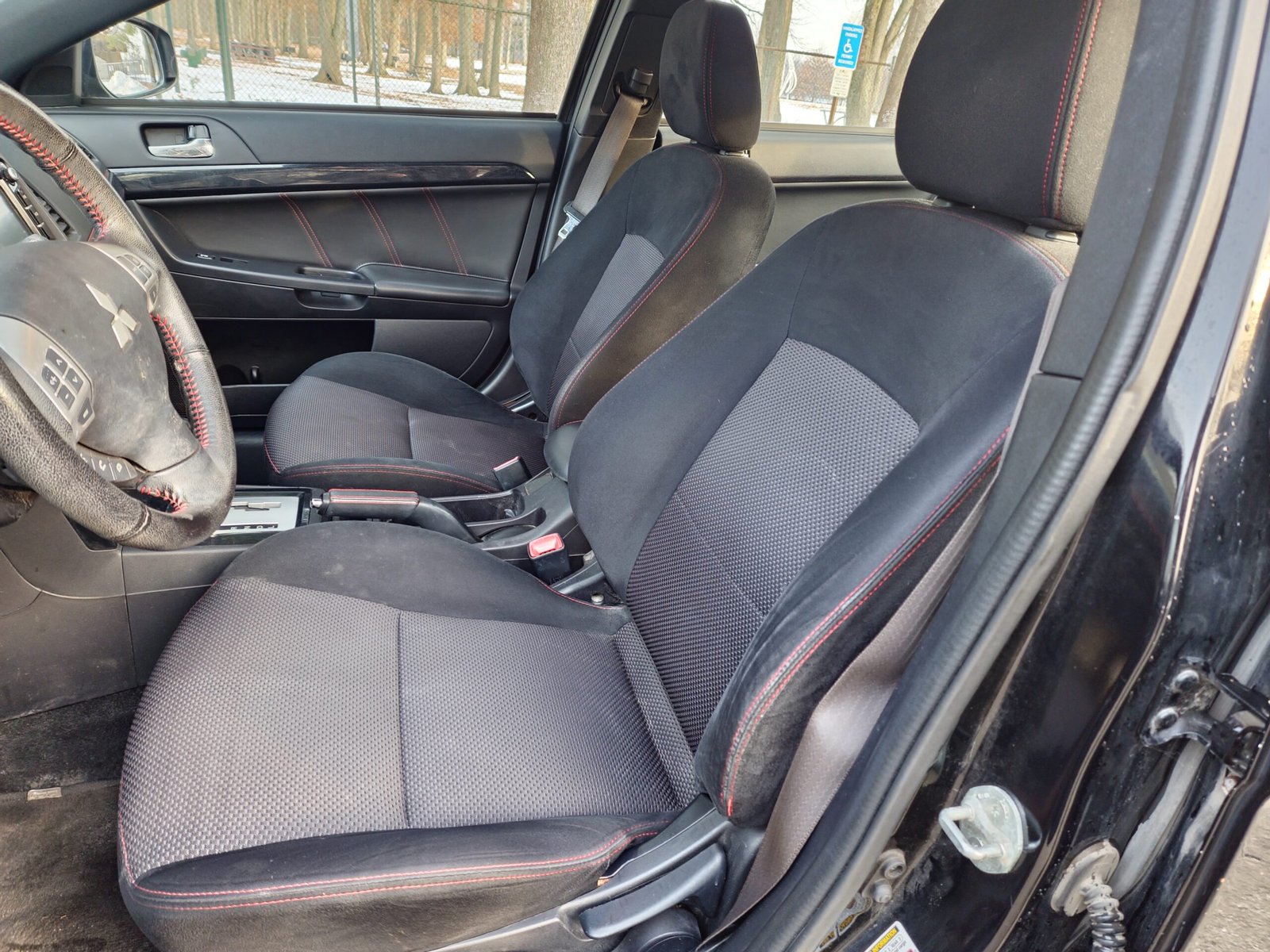 
								2017 Mitsubishi Lancer LE full									