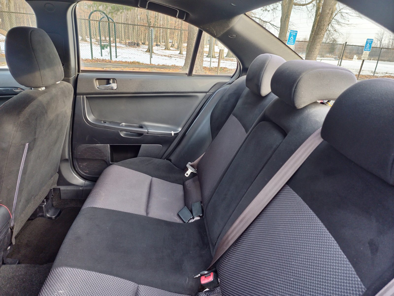 
								2017 Mitsubishi Lancer LE full									