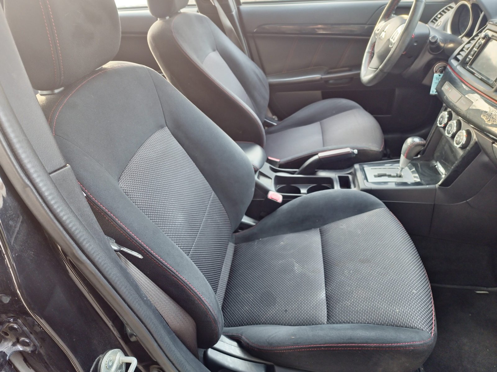 
								2017 Mitsubishi Lancer LE full									