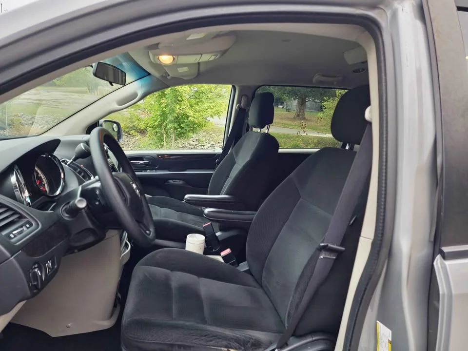 
								2016 Dodge Grand Caravan SE full									