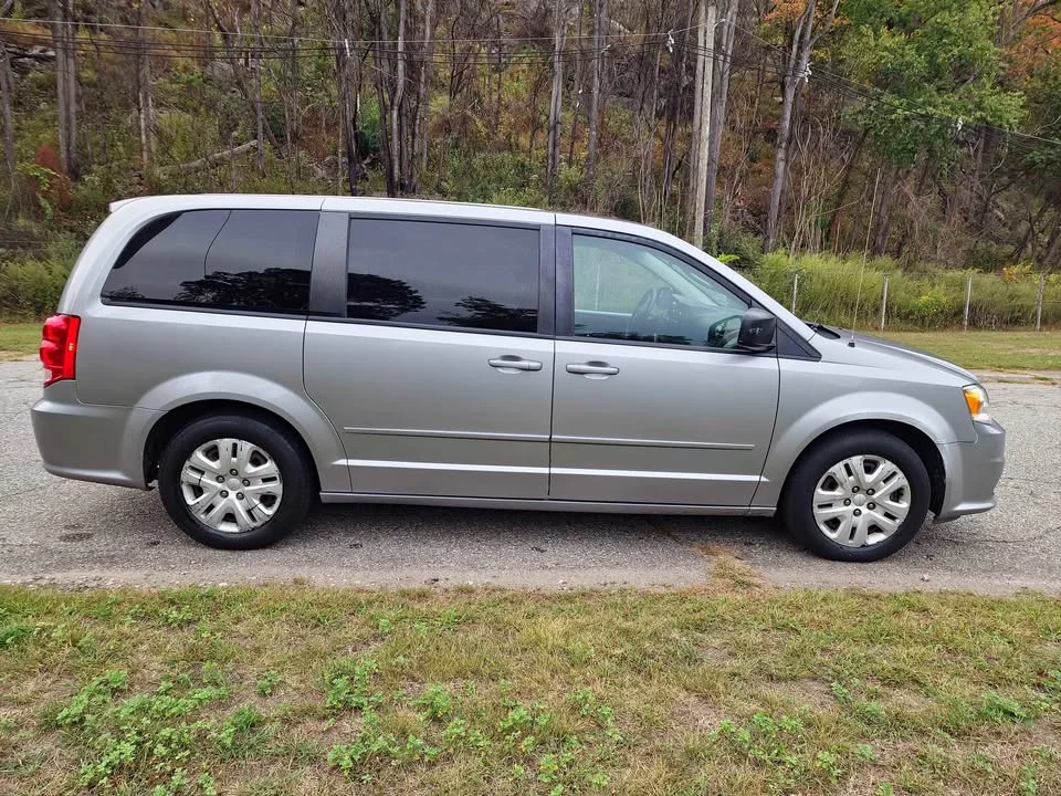 
								2016 Dodge Grand Caravan SE full									