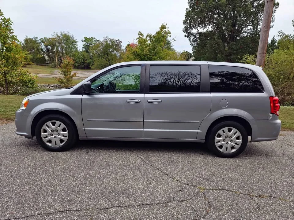 
								2016 Dodge Grand Caravan SE full									
