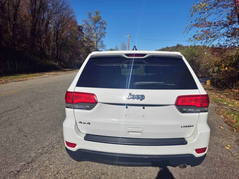 
								2014 Jeep grand cherokee – Laredo 4D full									