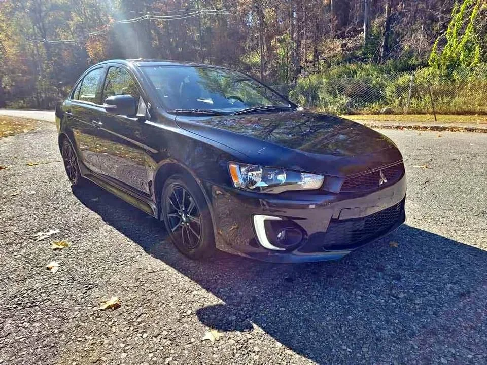 
								2017 Mitsubishi Lancer LE full									