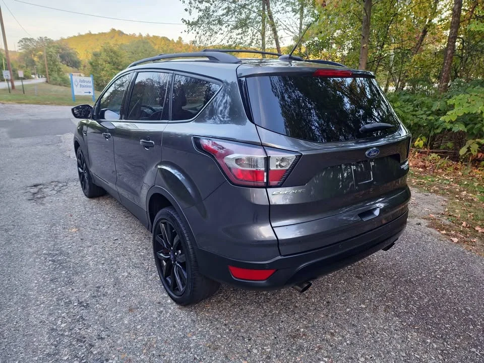 
								2017 Ford escape Titanium Sport Utility 4D full									