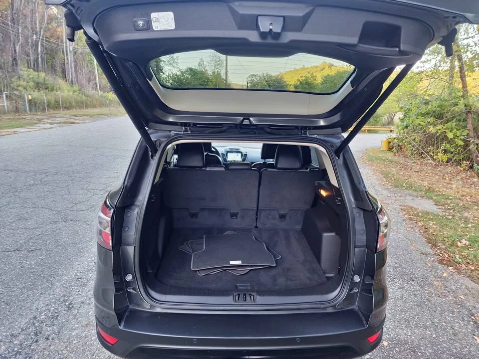 
								2017 Ford escape Titanium Sport Utility 4D full									