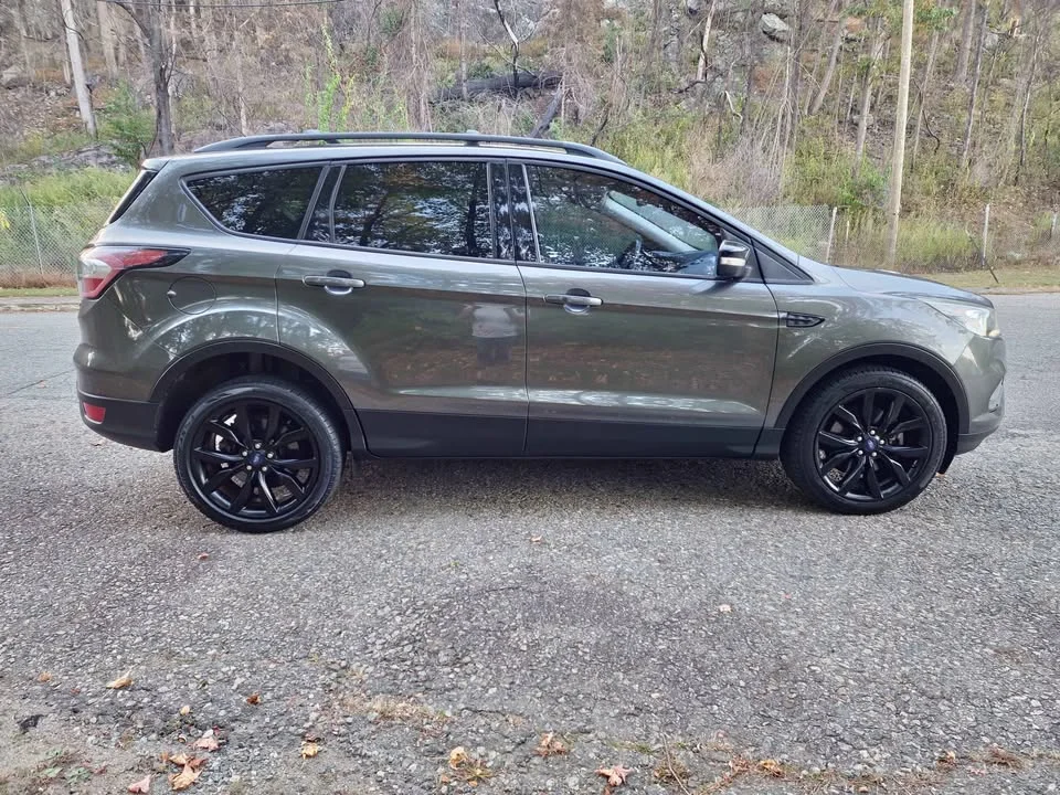 
								2017 Ford escape Titanium Sport Utility 4D full									