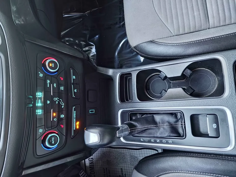 
								2017 Ford escape Titanium Sport Utility 4D full									