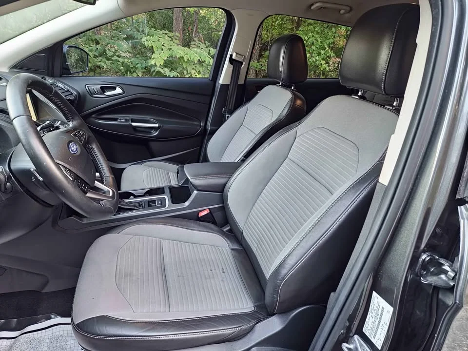 
								2017 Ford escape Titanium Sport Utility 4D full									