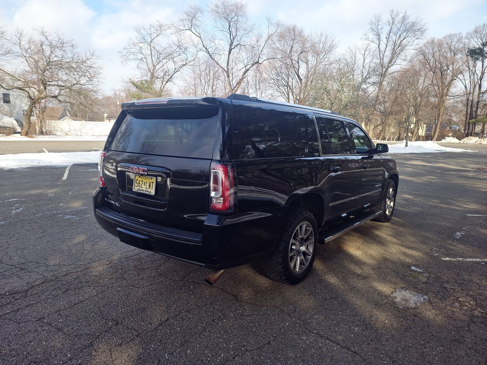 
								2016 GMC YUKON XL SLT full									