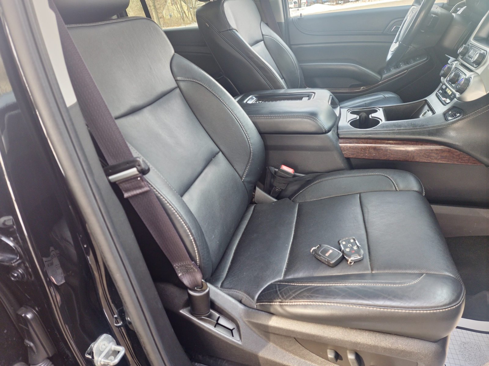 
								2016 GMC YUKON XL SLT full									