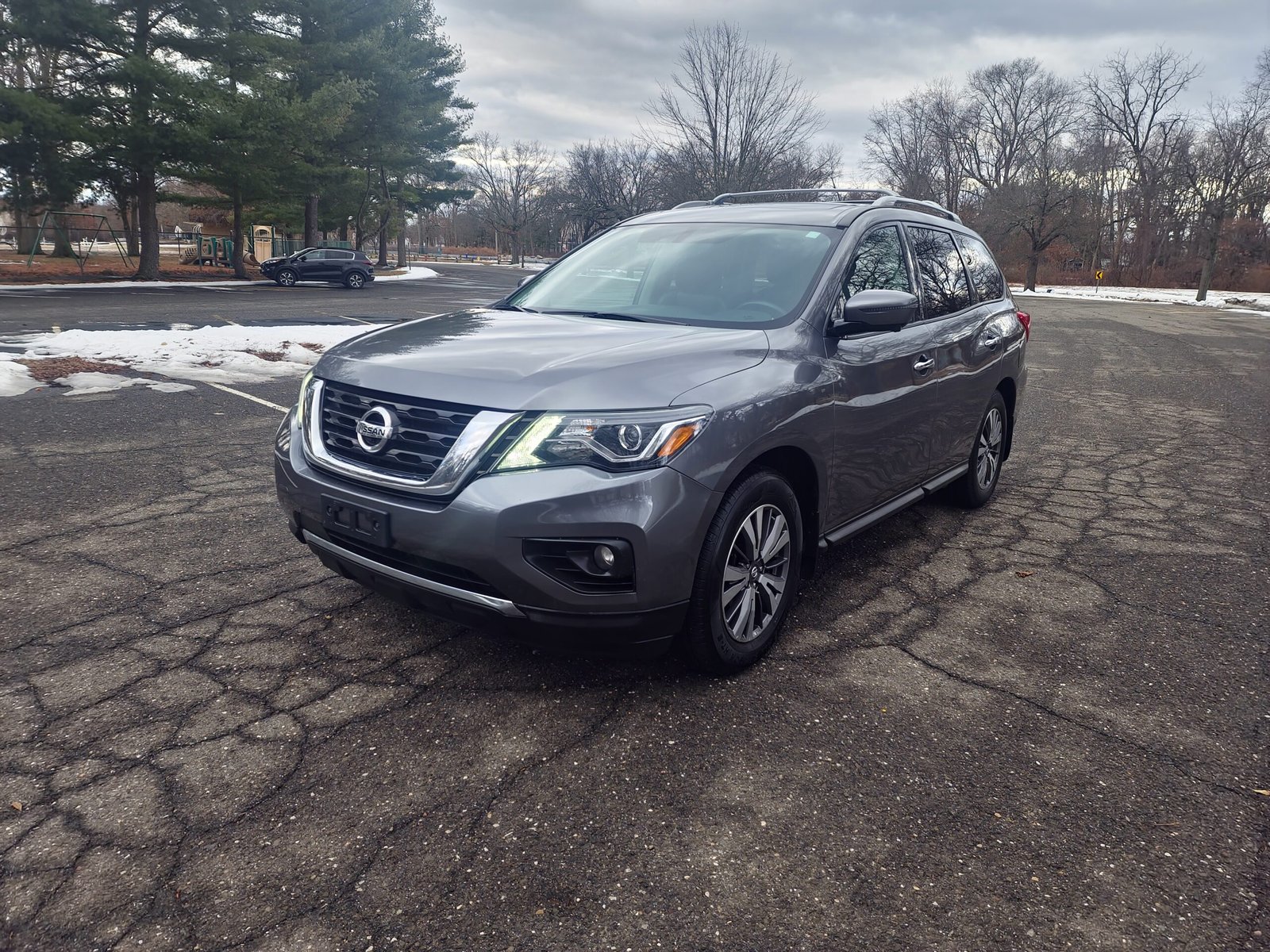 
								2017 Nissan Pathfinder SL full									