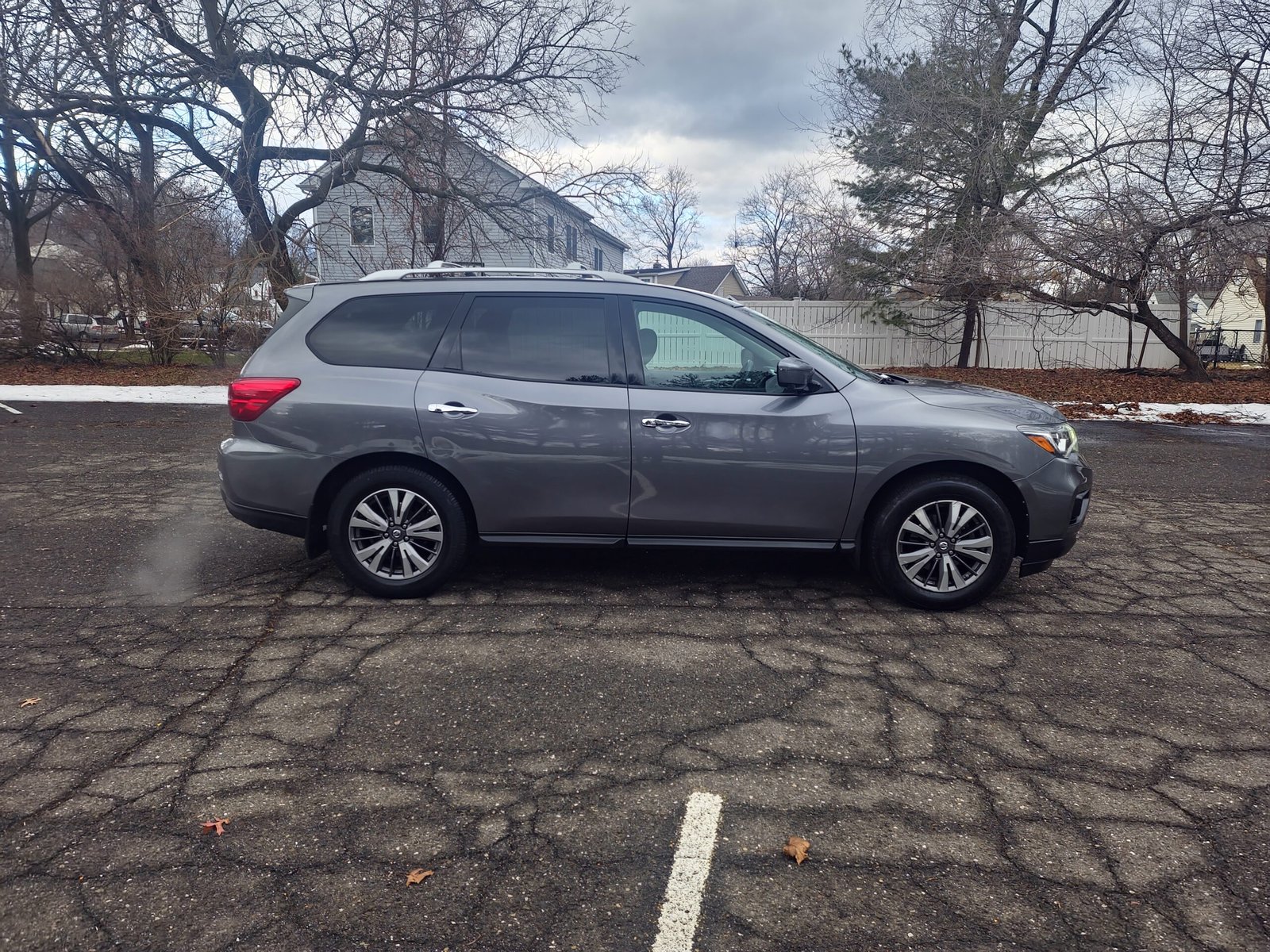 
								2017 Nissan Pathfinder SL full									
