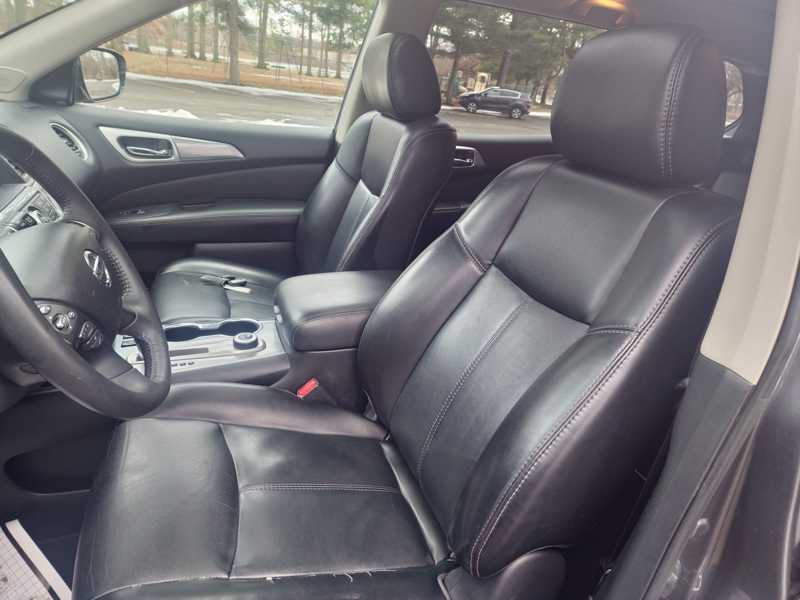 
								2017 Nissan Pathfinder SL full									