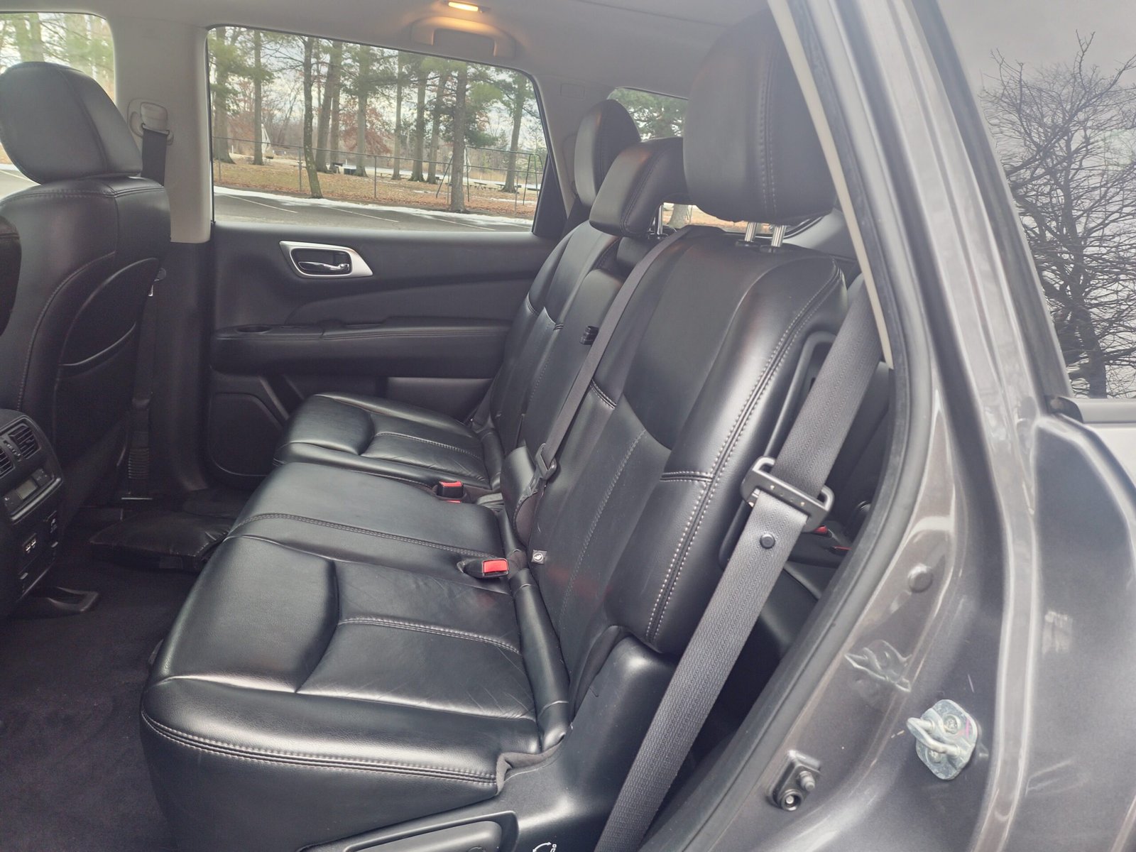 
								2017 Nissan Pathfinder SL full									