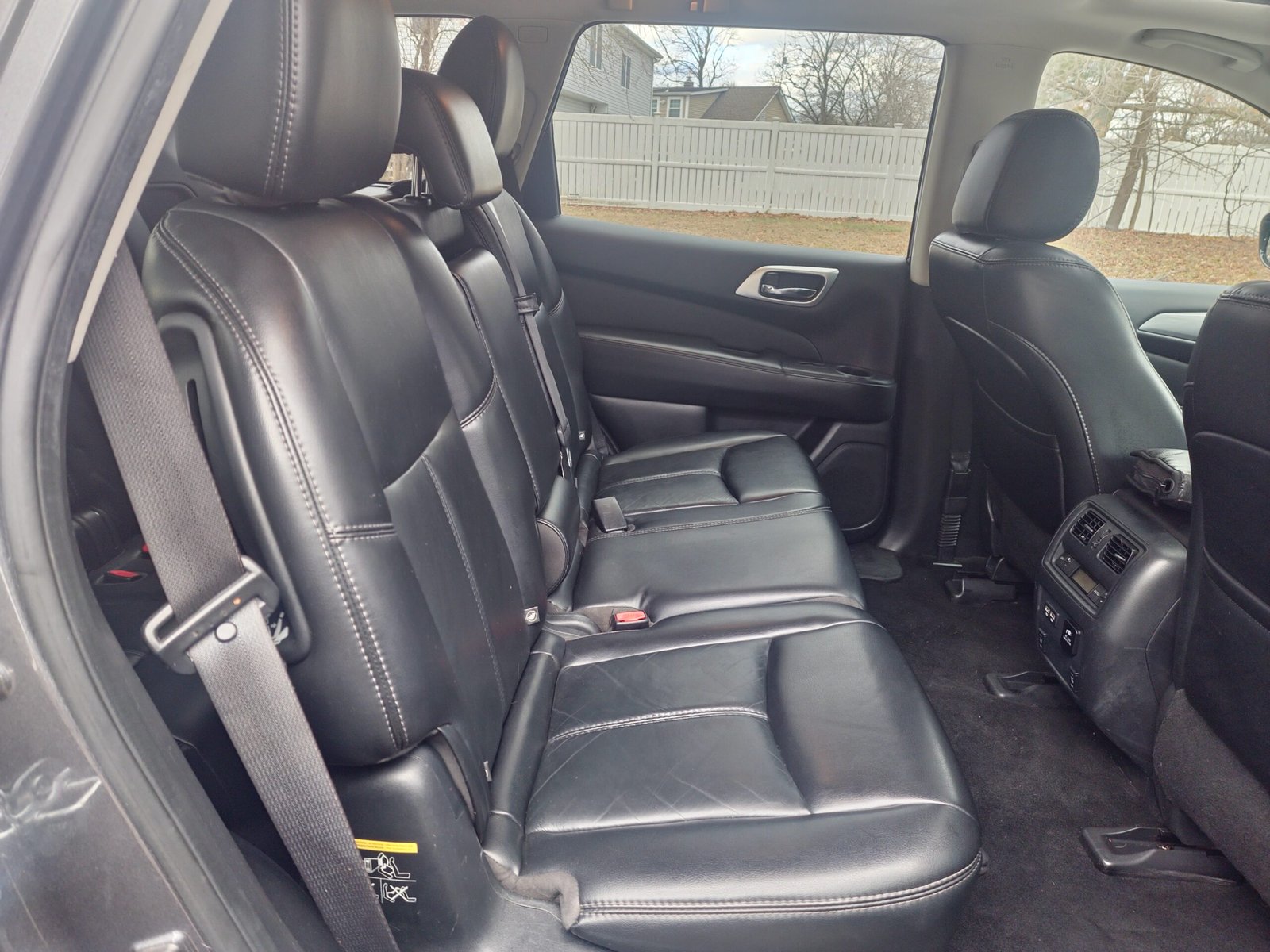 
								2017 Nissan Pathfinder SL full									