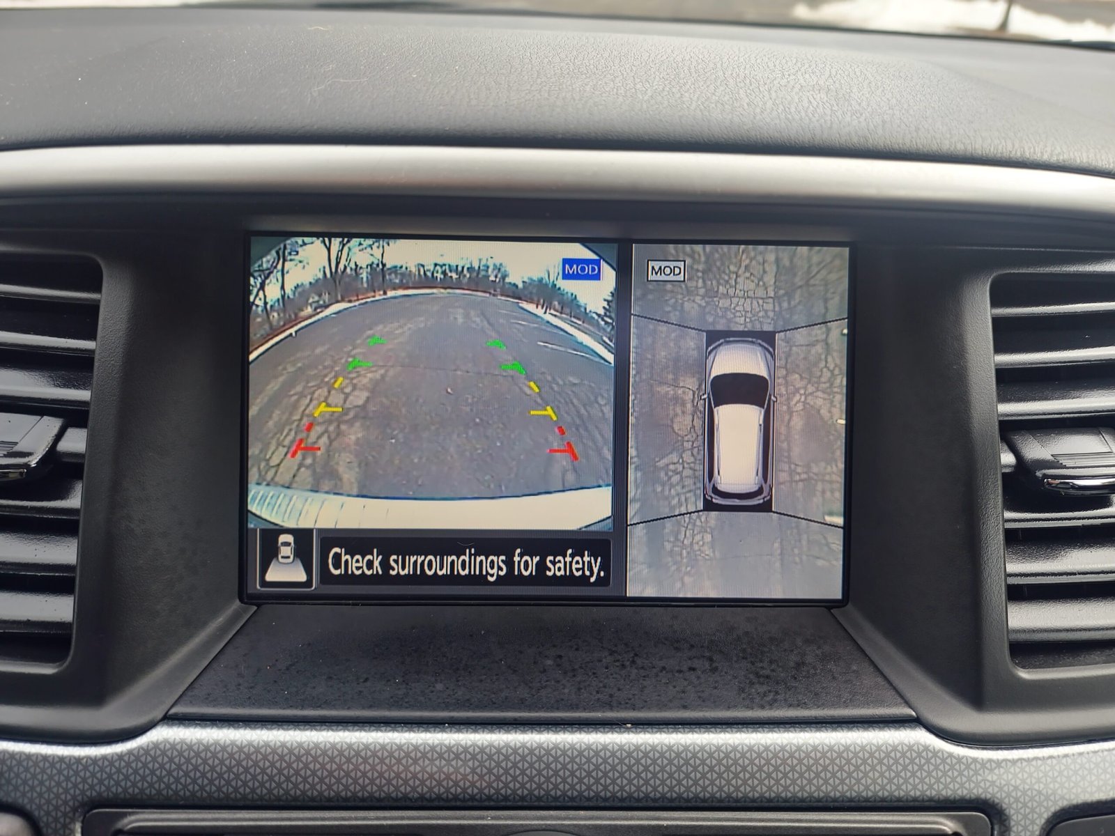 
								2017 Nissan Pathfinder SL full									