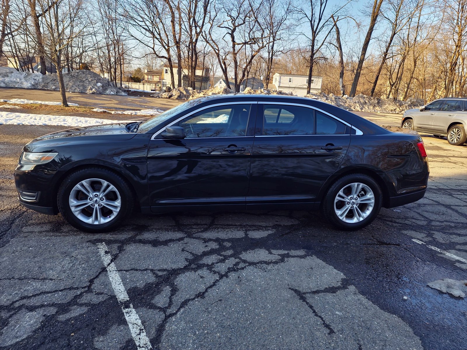 
								2014 Ford Taurus SEL full									
