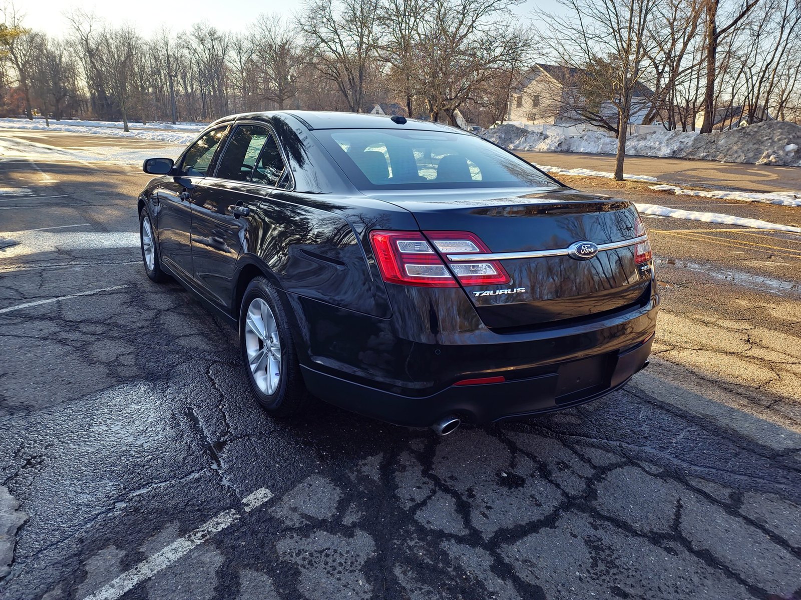 
								2014 Ford Taurus SEL full									