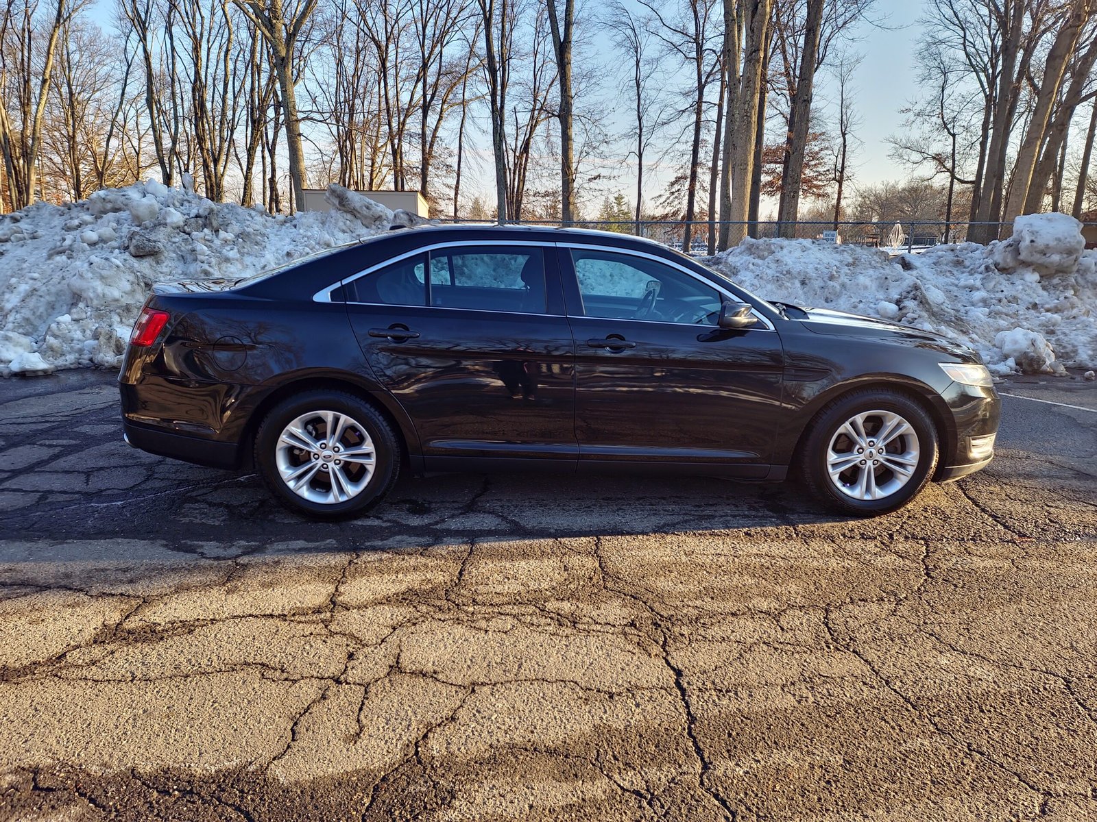 
								2014 Ford Taurus SEL full									