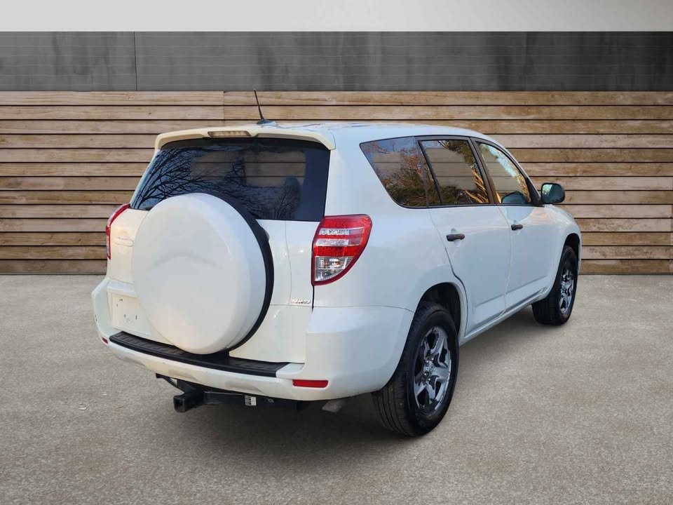 
								2011 Toyota RAV4 Sport Utility full									