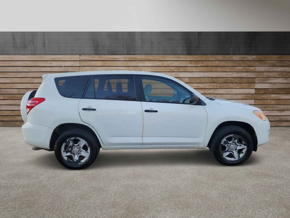 
								2011 Toyota RAV4 Sport Utility full									