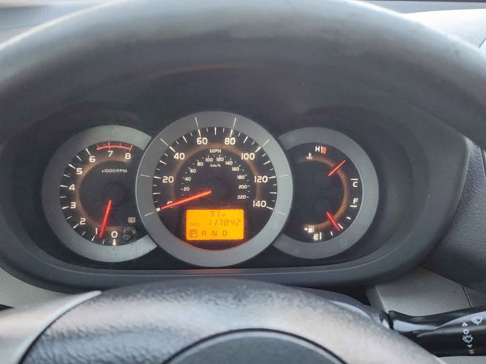 
								2011 Toyota RAV4 Sport Utility full									