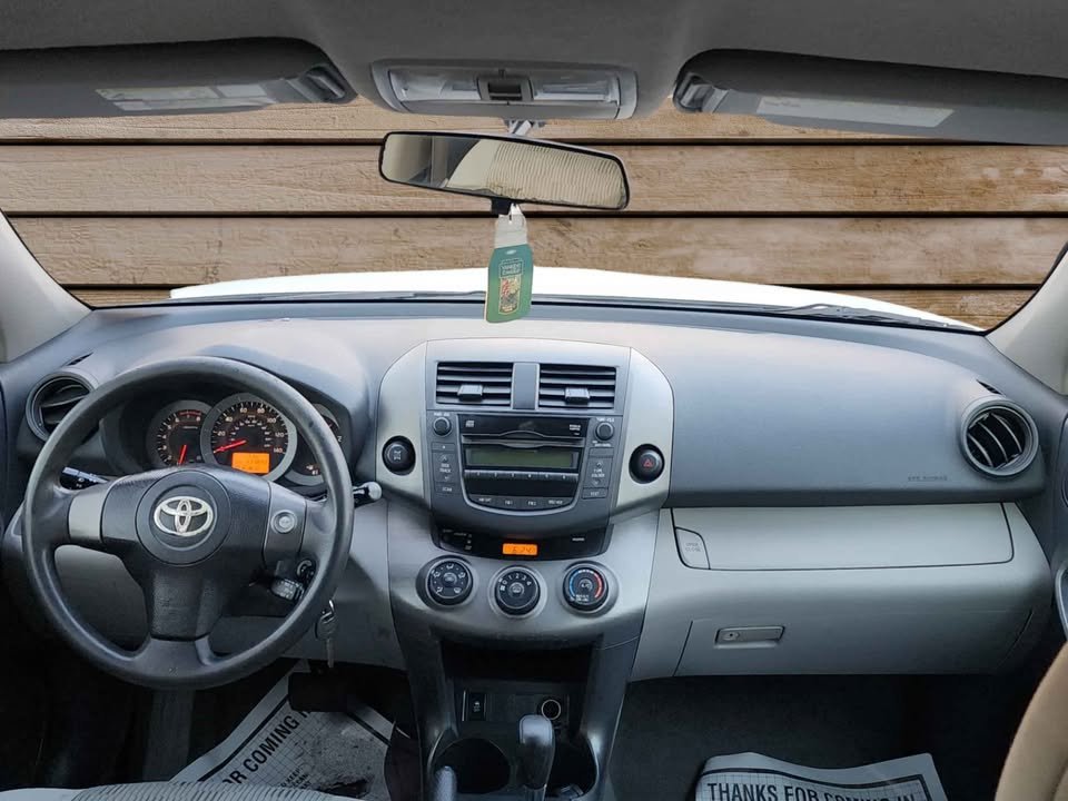 
								2011 Toyota RAV4 Sport Utility full									