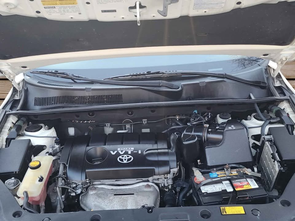 
								2011 Toyota RAV4 Sport Utility full									