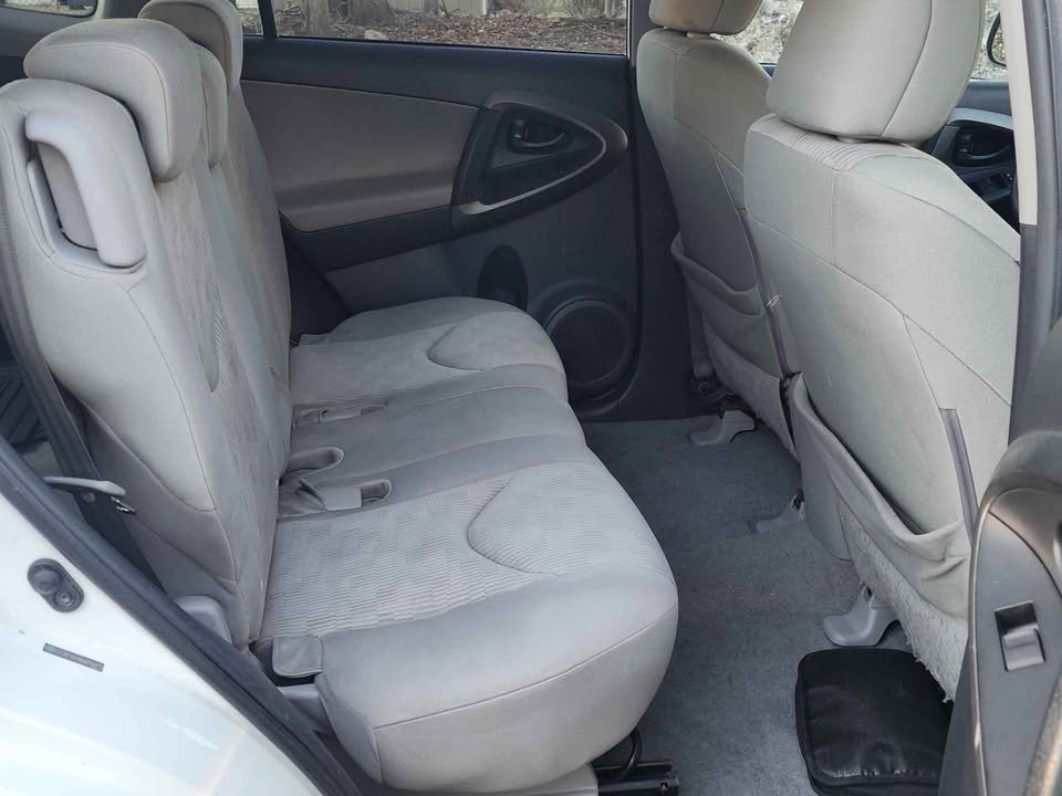 
								2011 Toyota RAV4 Sport Utility full									