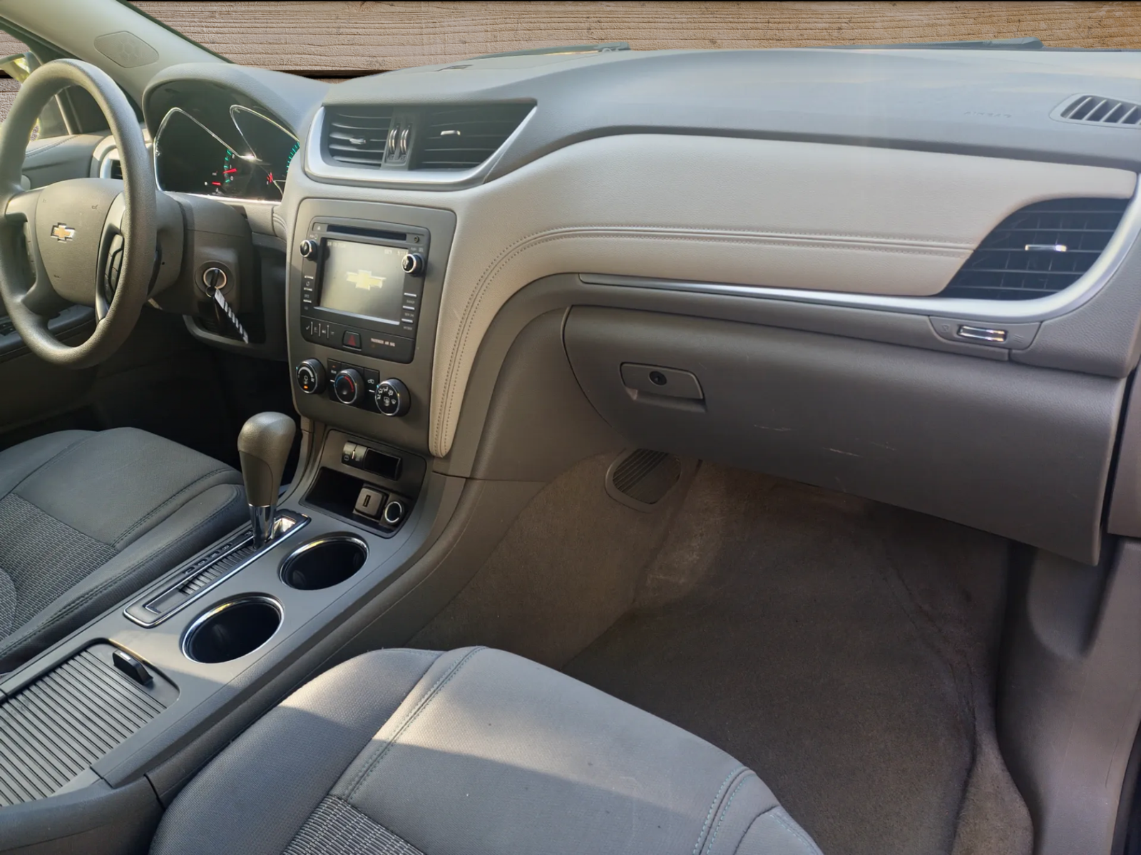 
								2017 Chevrolet Traverse LS full									