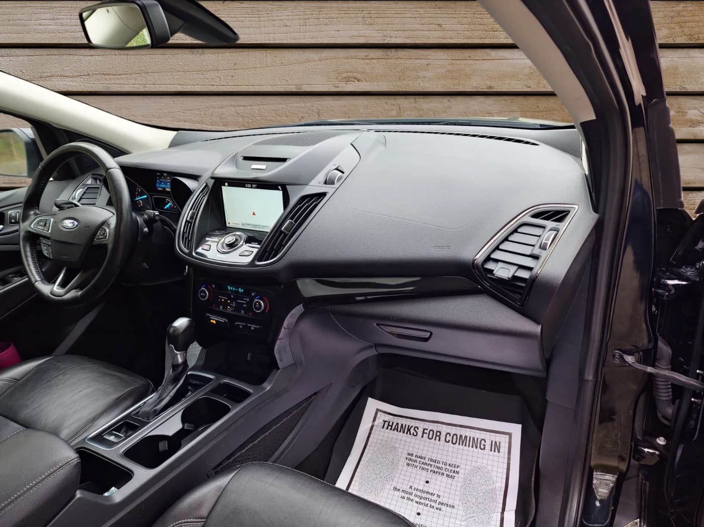 
								2017 Ford Escape Titanium full									