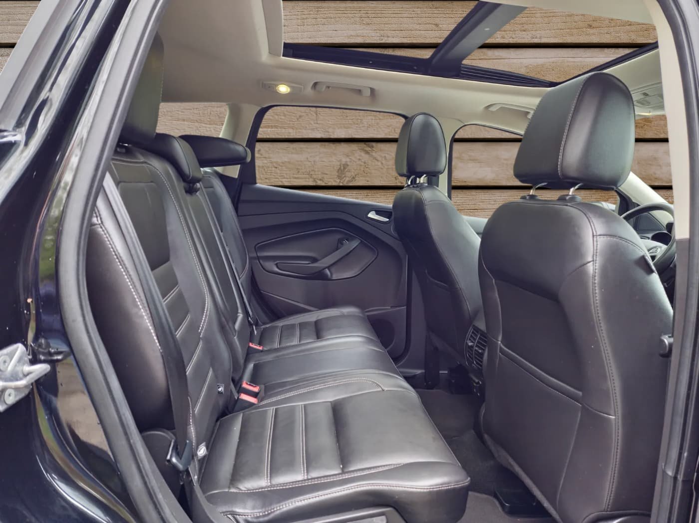 
								2017 Ford Escape Titanium full									