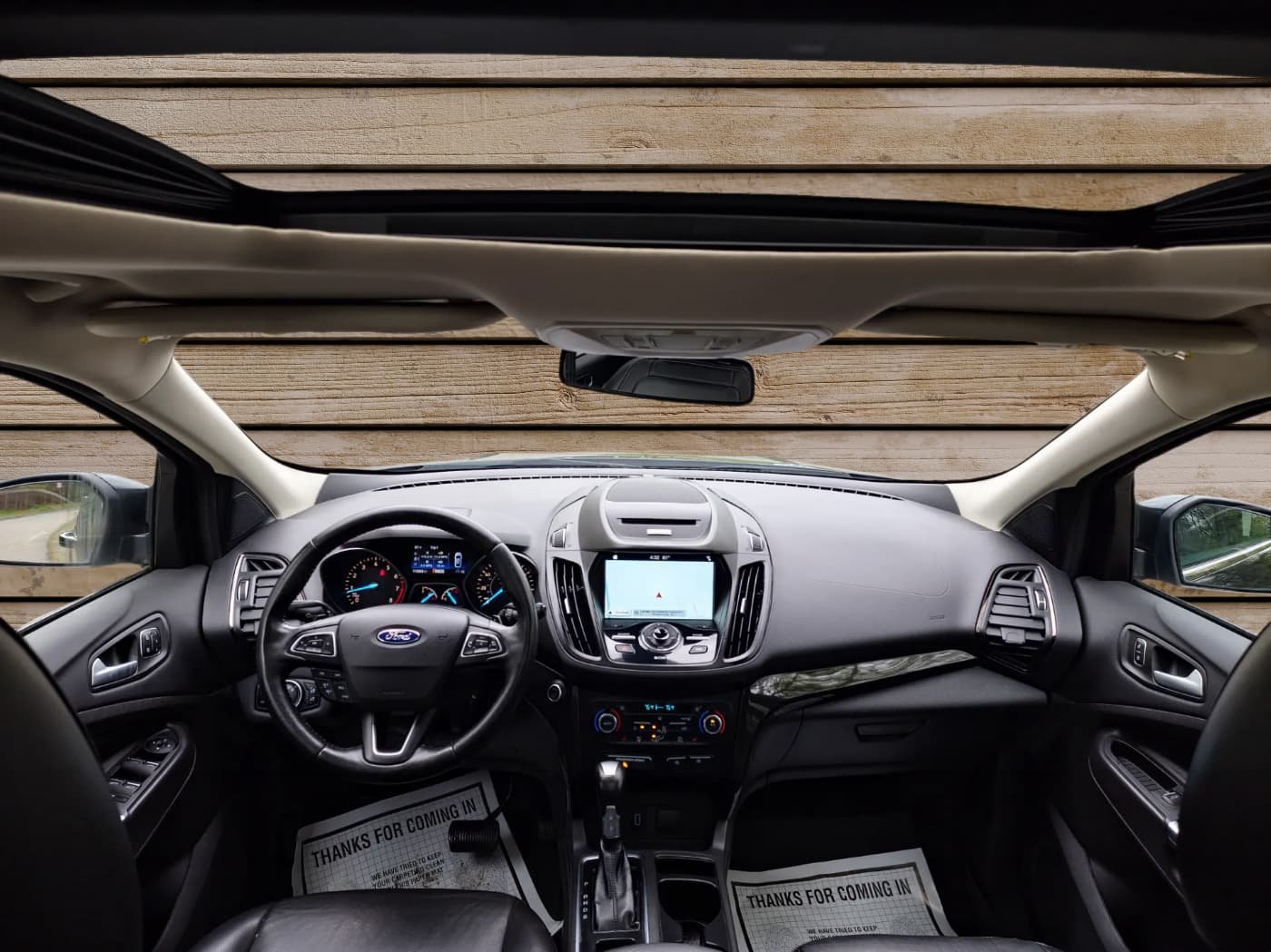 
								2017 Ford Escape Titanium full									