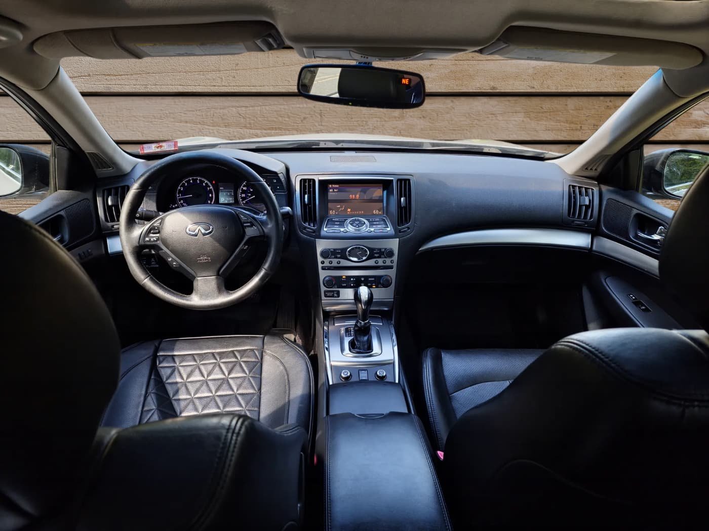 
								2011 Infiniti G37X full									