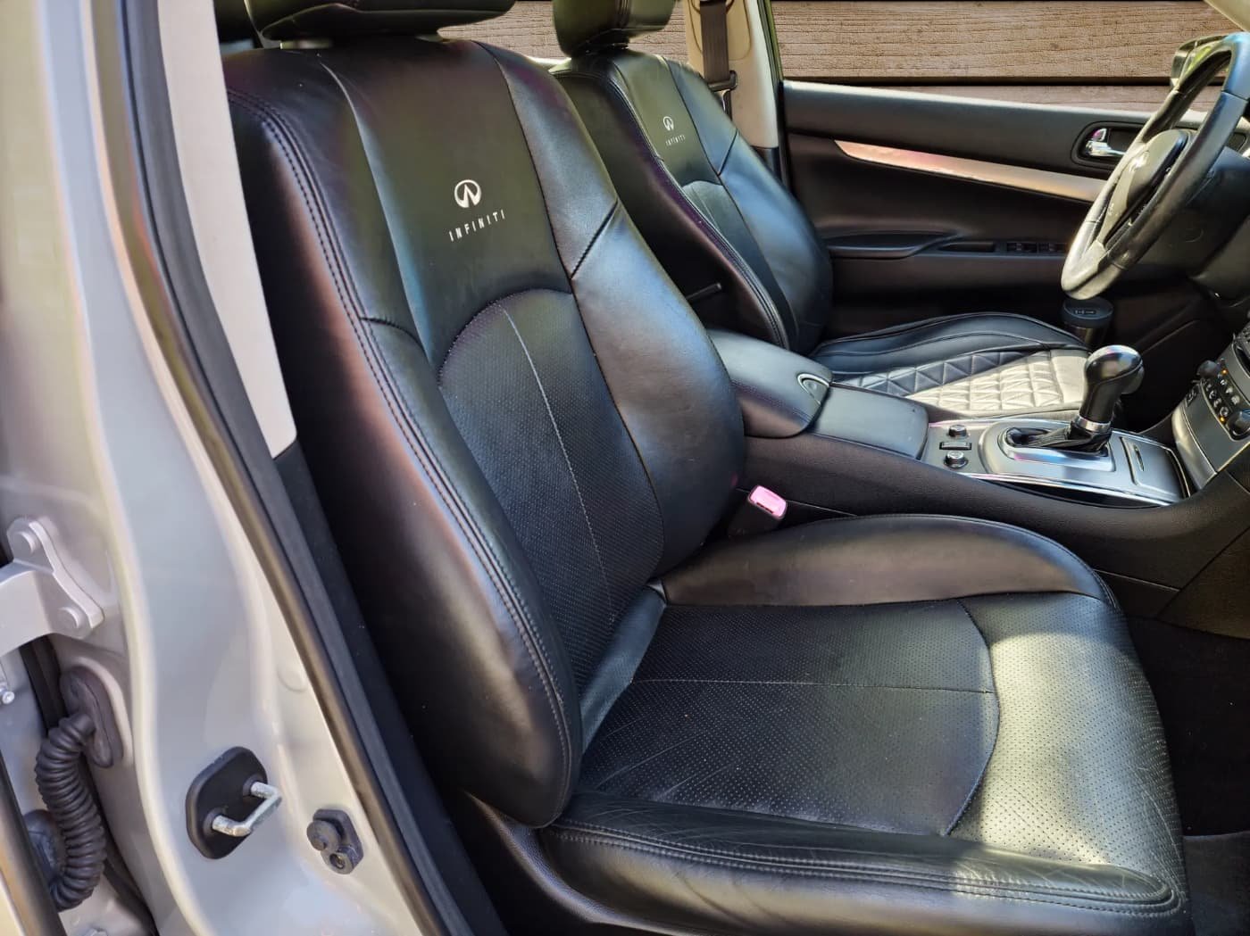 
								2011 Infiniti G37X full									