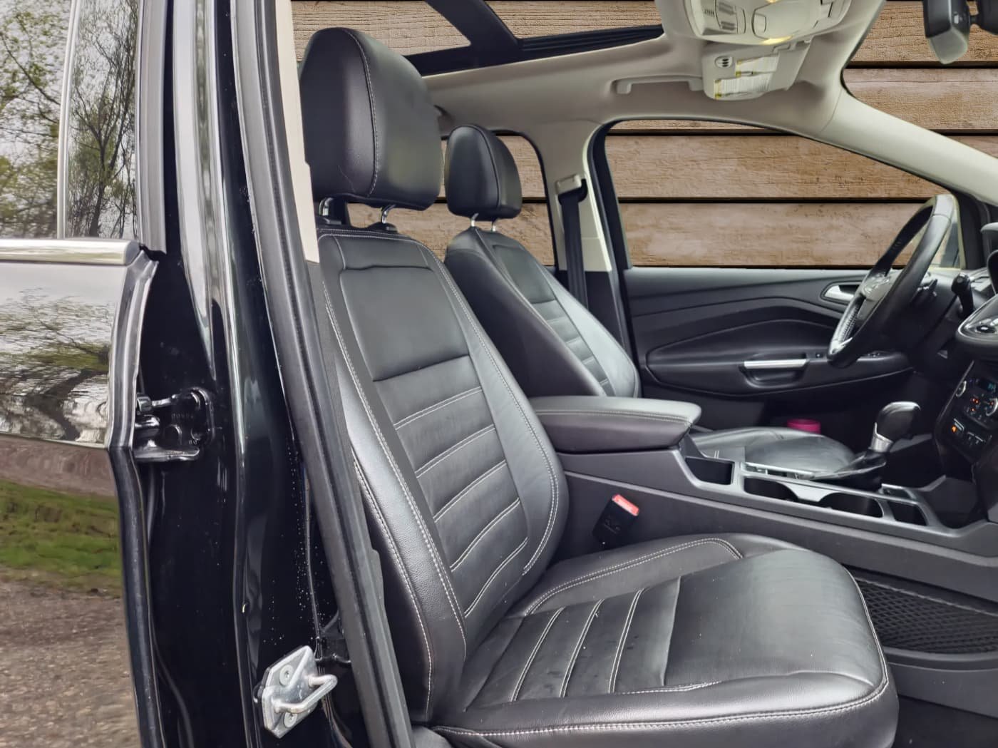 
								2017 Ford Escape Titanium full									