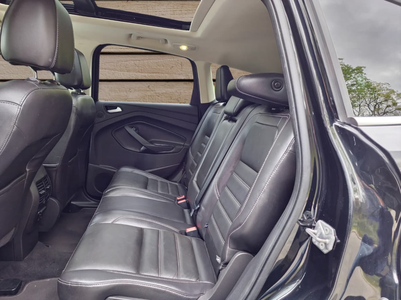 
								2017 Ford Escape Titanium full									