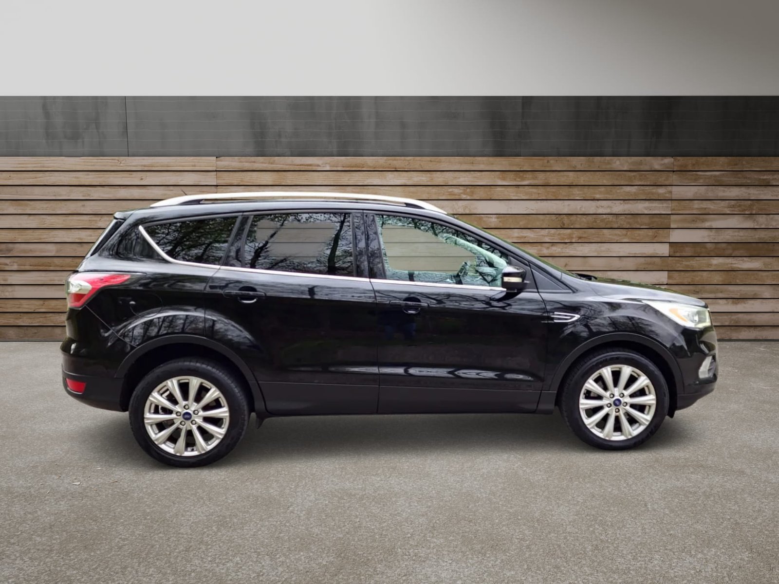 
								2017 Ford Escape Titanium full									