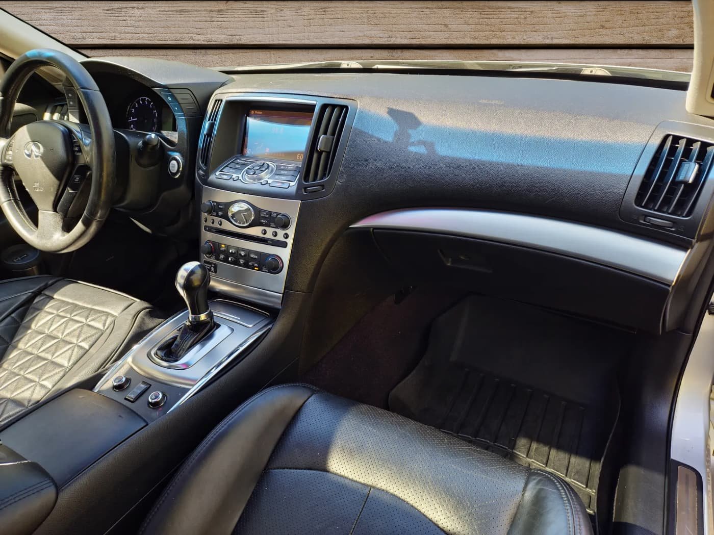 
								2011 Infiniti G37X full									